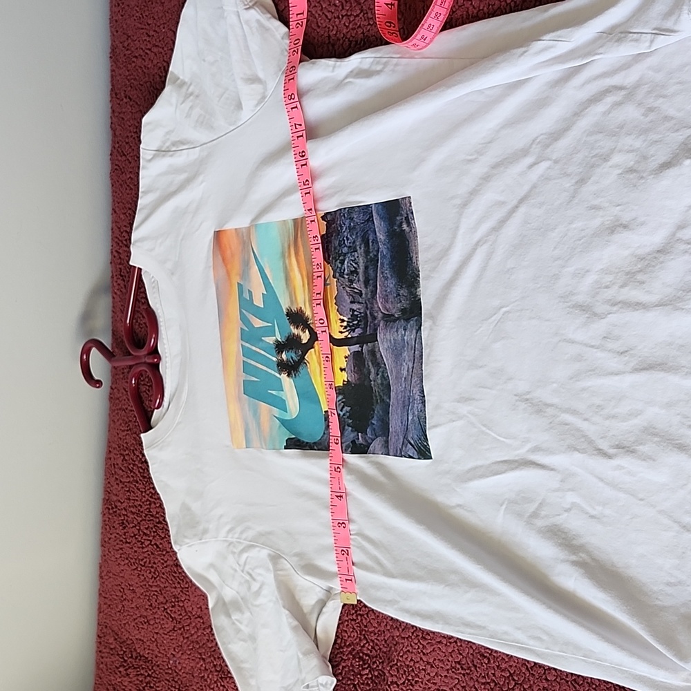 Nike Air graphic tshirt with desert tree logo - Picture 4 of 6